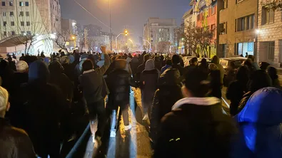 "Ще си върнем Иран". Студентски протести за трети пореден ден в Техеран