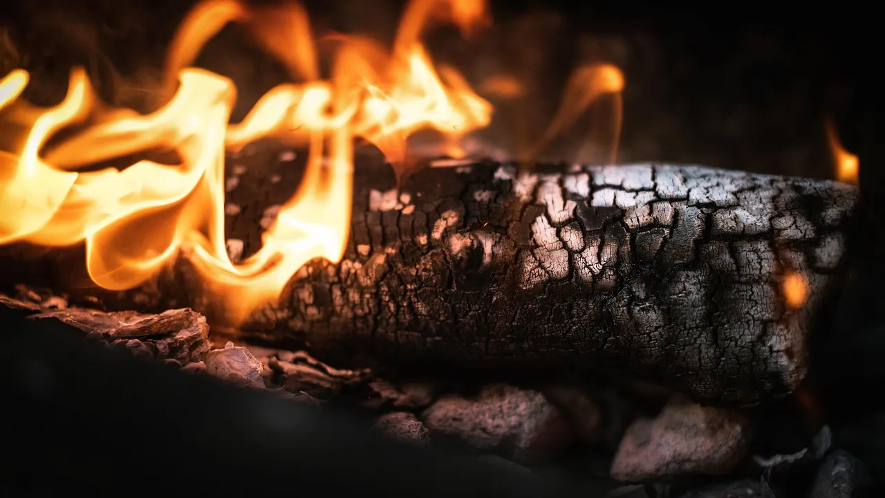 Пожар в апартамент в Стара Загора след атака със запалителни бутилки