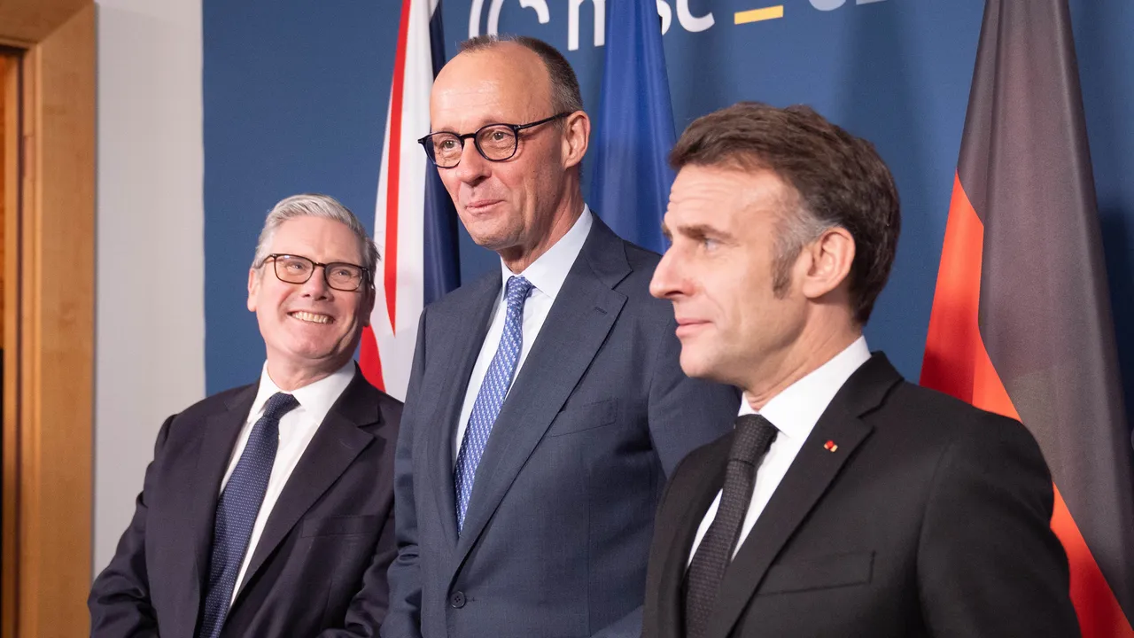 Стармър, Мерц и Макрон с "непоколебим ангажимент" за траен мир в Украйна