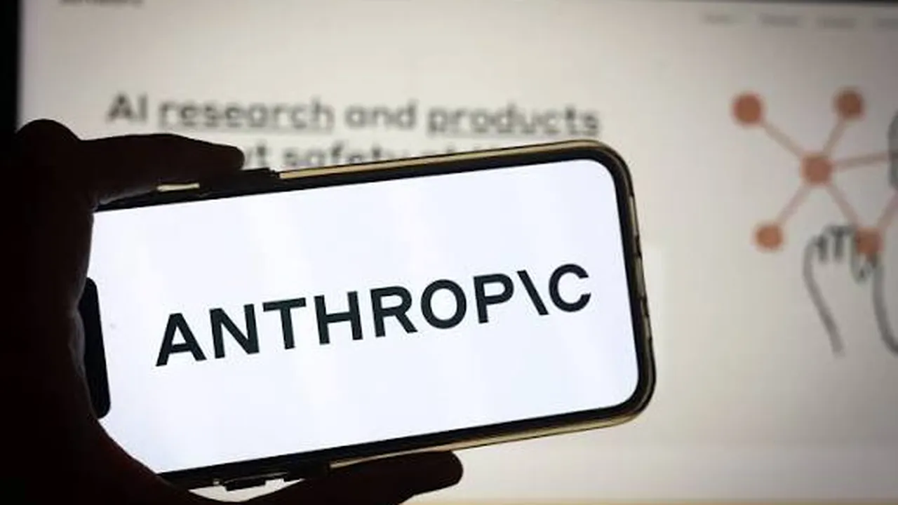 16 милиона въпроса и 24 000 фалшиви акаунта: Anthropic обвини китайски AI компании в „източване“ на модела ѝ