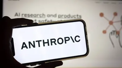 16 милиона въпроса и 24 000 фалшиви акаунта: Anthropic обвини китайски AI компании в „източване“ на модела ѝ