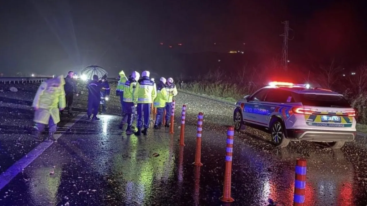 Турски F-16 се разби на магистрала край Балъкесир, пилотът загина