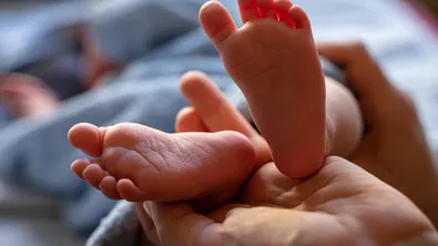 Роди се първото бебе от трансплантирана матка от починал донор