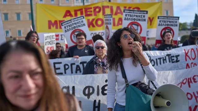 Протест в Атина: работещите в туризма и ресторантьори искат по-високи заплати