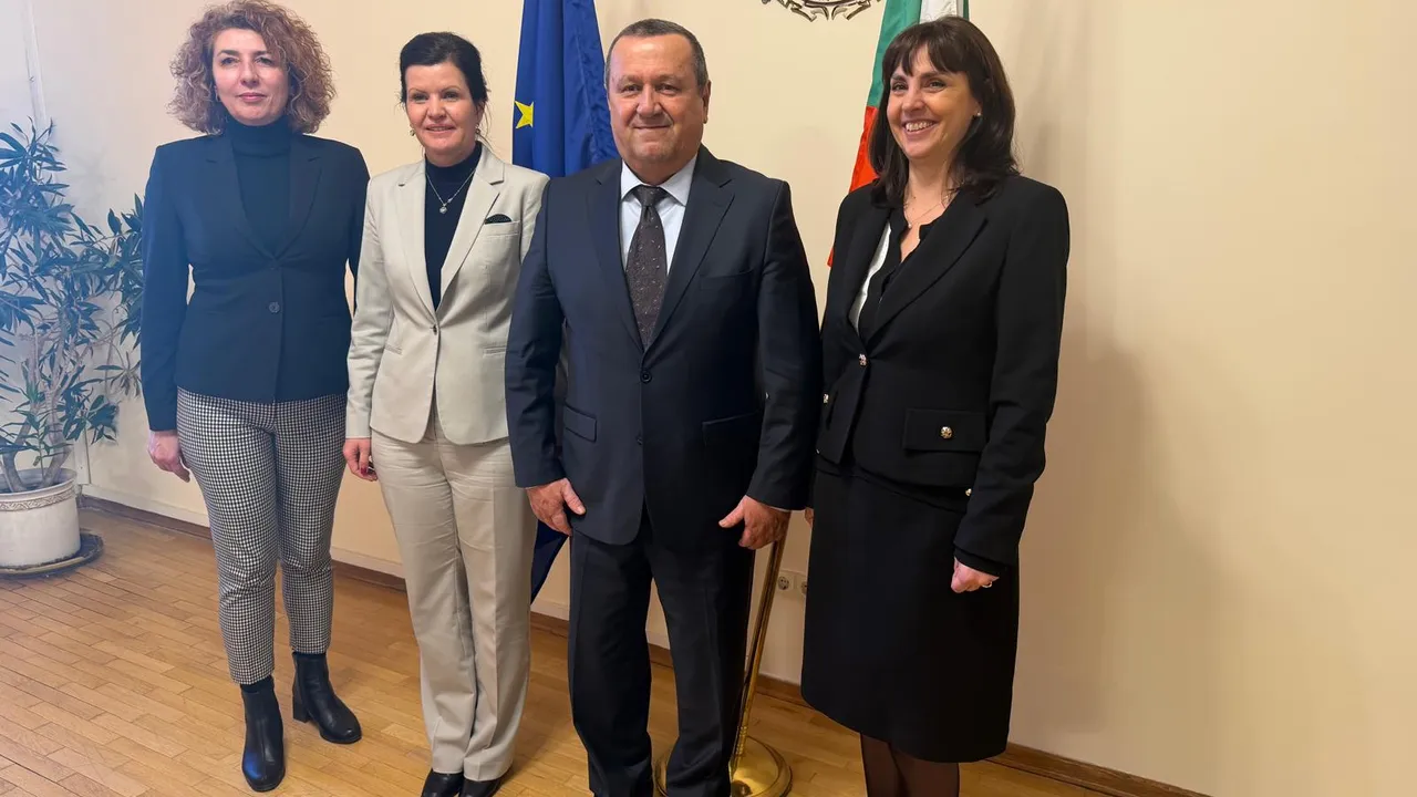 Министър Адемов към представителите на общините: Трябва да възстановим доверието на гражданите в изборите