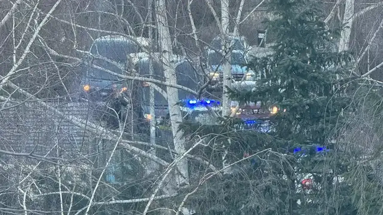 Инцидент с ученически бус в София: Водачът е издъхнал зад волана, няма пострадали деца