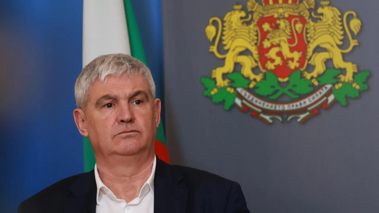 Синдикалист за удължителния бюджет: "Усмирителна ризница за разходите"