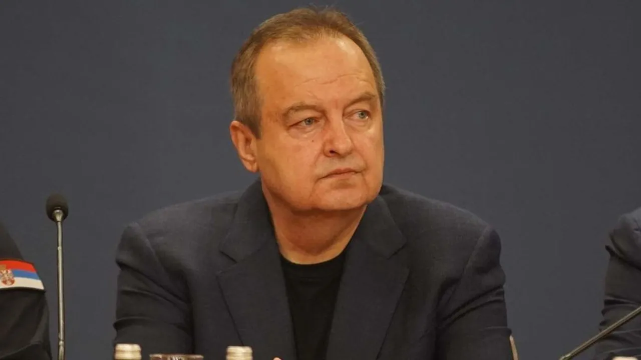Сръбският вътрешен министър Ивица Дачич е спешно хоспитализиран