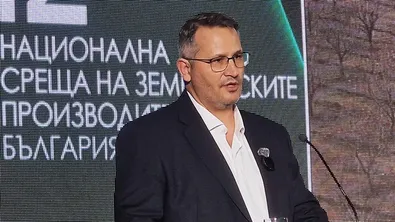 Министър Христанов: Където бръкнем, виждаме надписване