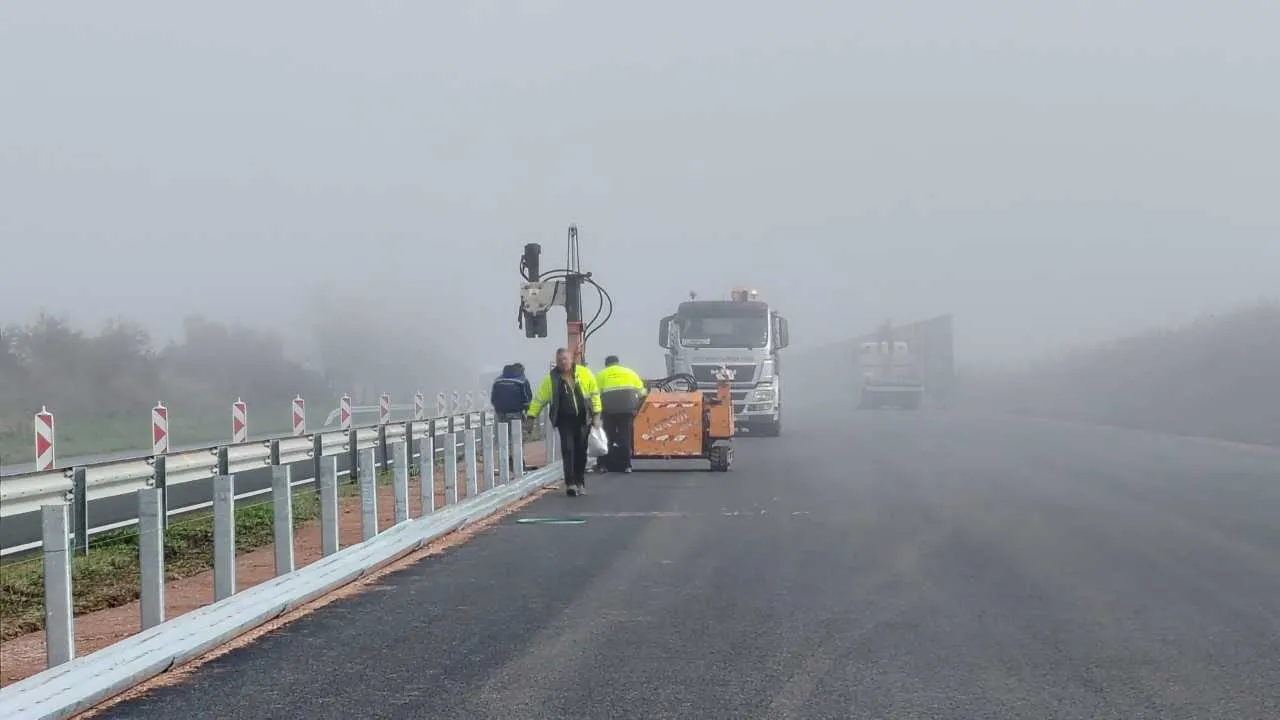 АМ "Тракия": 42 дупки с дълбочина до 15 см. заплашват шофьорите в участъка от София до Пловдив