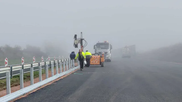 АМ "Тракия": 42 дупки с дълбочина до 15 см. заплашват шофьорите в участъка от София до Пловдив