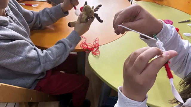 Мартеници, изработени от ученици, ще украсят центъра на София