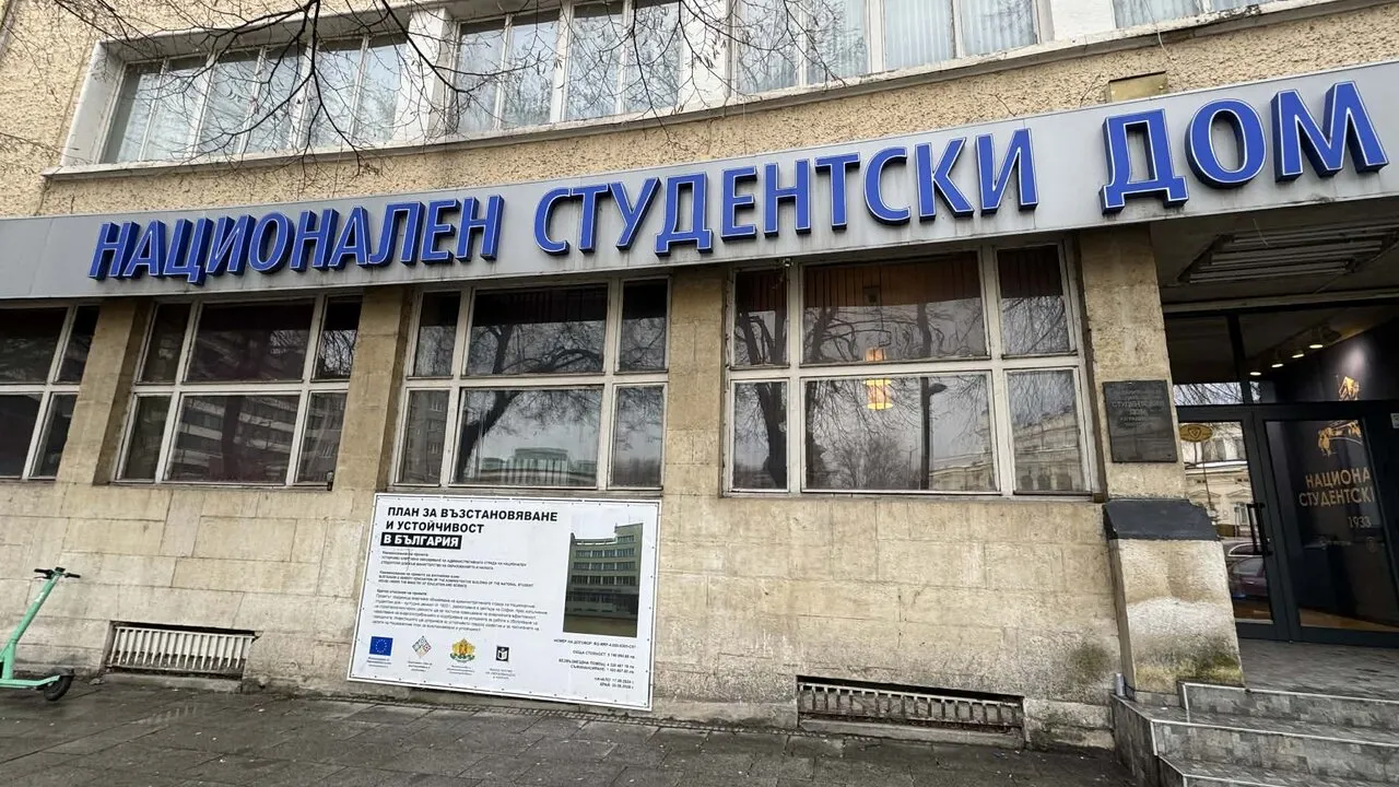 Апетитна сграда скара студентите в центъра на София