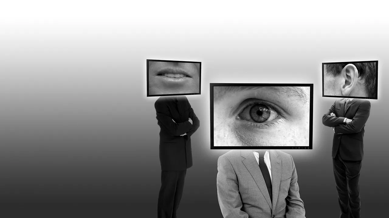 Шпионин от дивана: ЦРУ рекрутира иранци през Инста, X и Фейсбук