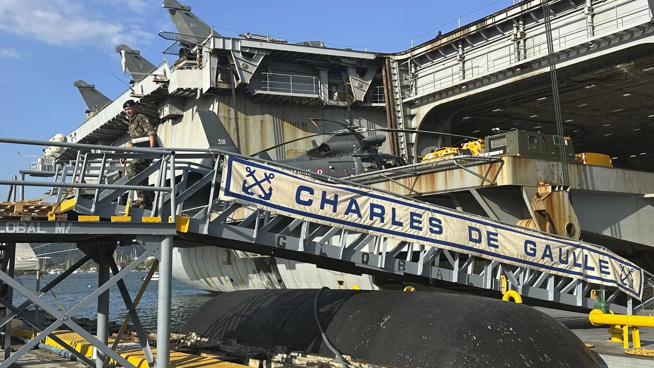 Заглушиха дрон, захождащ към френския самолетоносач "Шарл дьо Гол"