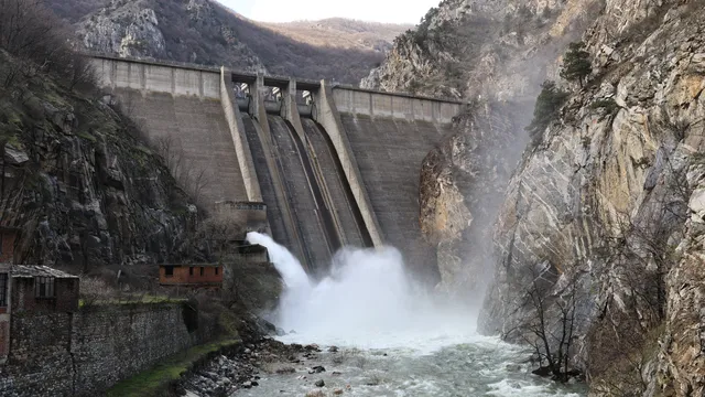 НЕК: Извършва се контролирано изпускане на яз. „Кричим“