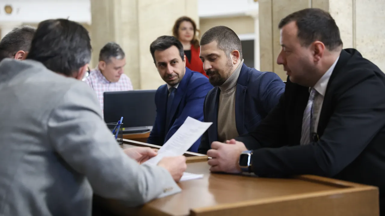 "Възраждане" се регистрира за участие в изборите, партията тръгва със заявка да ги спечели