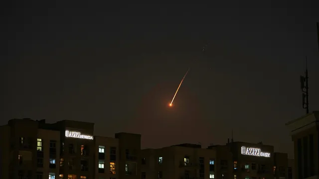 Експлозия и пожар разтърсиха Дубай (ВИДЕО)