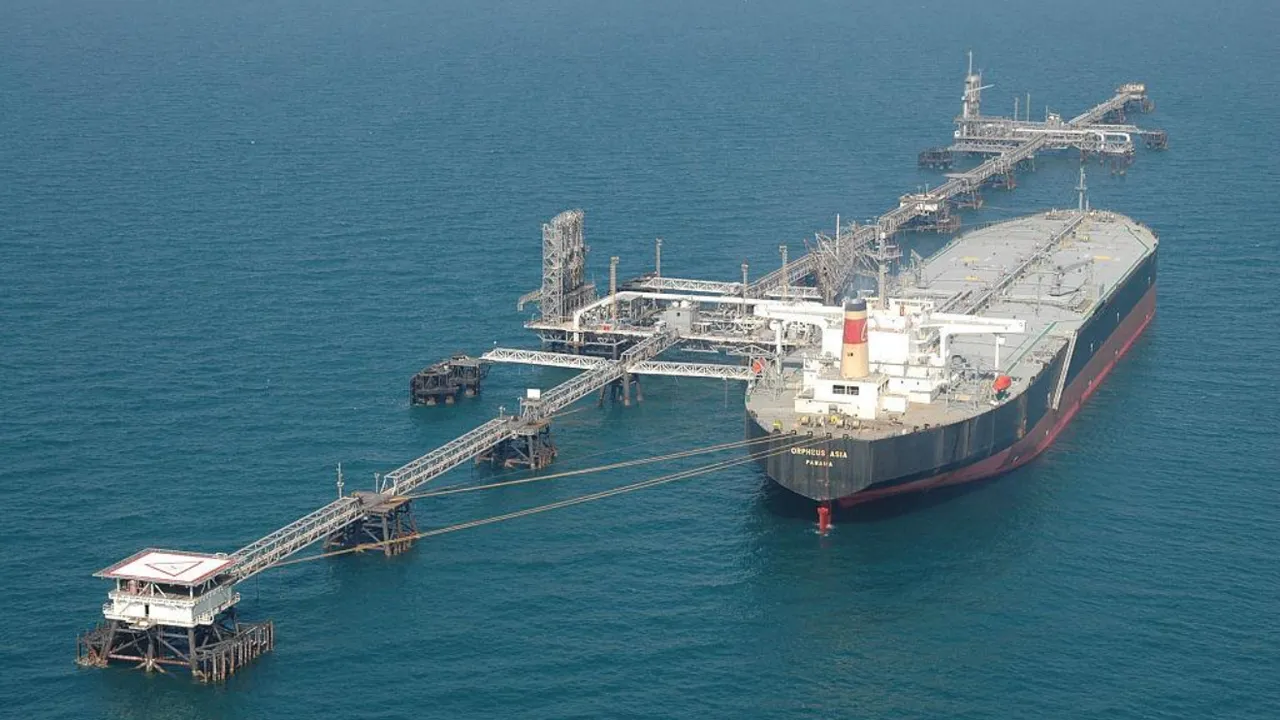 Ормузкият проток с блокада след ударите срещу Иран, светът се готви за скок на петрола