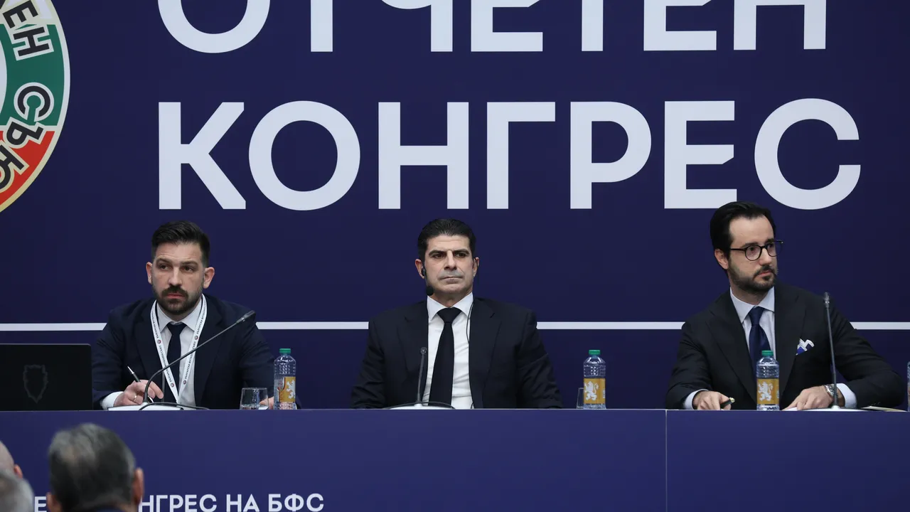Президентът на БФС пита: Клубовете се оплакват от терените, но решение някой дава ли?
