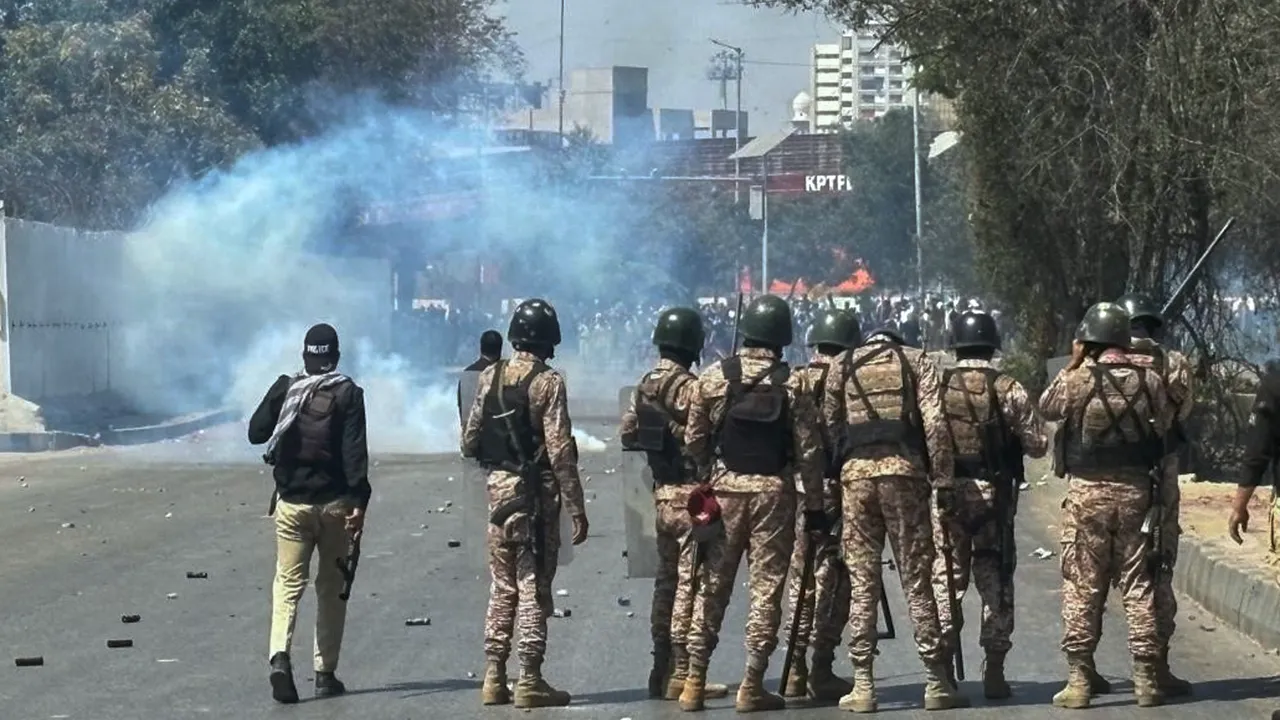 Най-малко 9 загинали при протести в Пакистан след смъртта на Хаменей