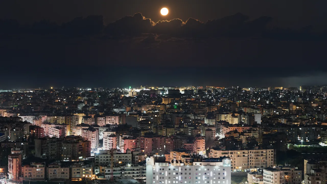 Израел нанесе удари по Ливан след атаките на Хизбула, разширявайки конфликта с Иран