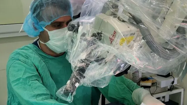 Робот ще подпомага операции за слухови импланти в ИСУЛ