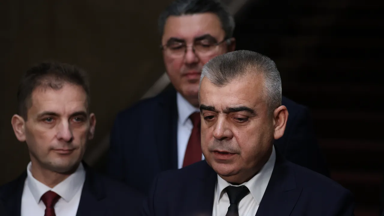 Алианс за права и свободи се регистрира за изборите на 19 април