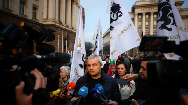 Протест на „Възраждане“ с искане американските самолети да напуснат България