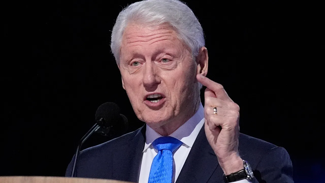 Клинтън свидетелства: Тръмп прекарал "страхотни времена" с Епстийн