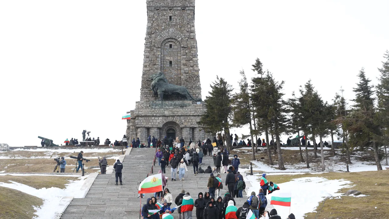 Подвигът на опълченците оживя на Шипка в чест на 3 март