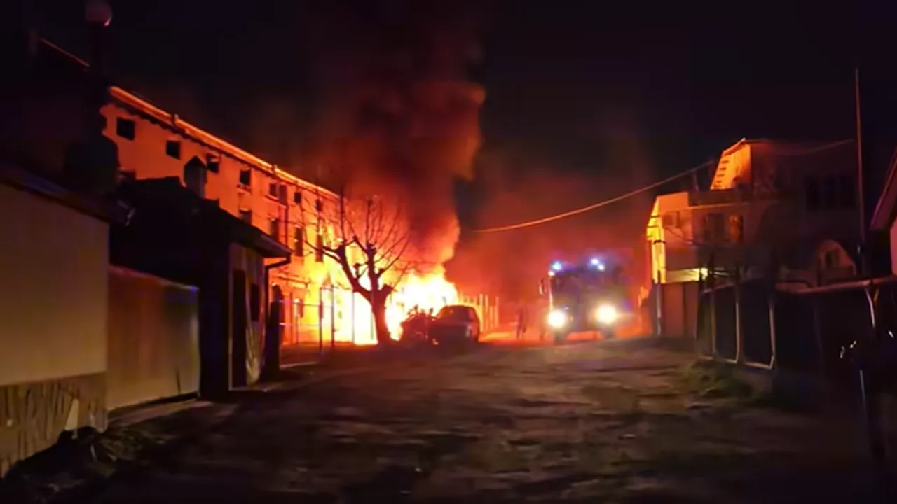 Голям пожар в Благоевград: огънят тръгнал от кемпер (ВИДЕО)