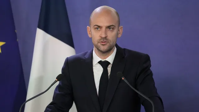 Френският външен министър за войната: Париж си запазва правото да се намеси