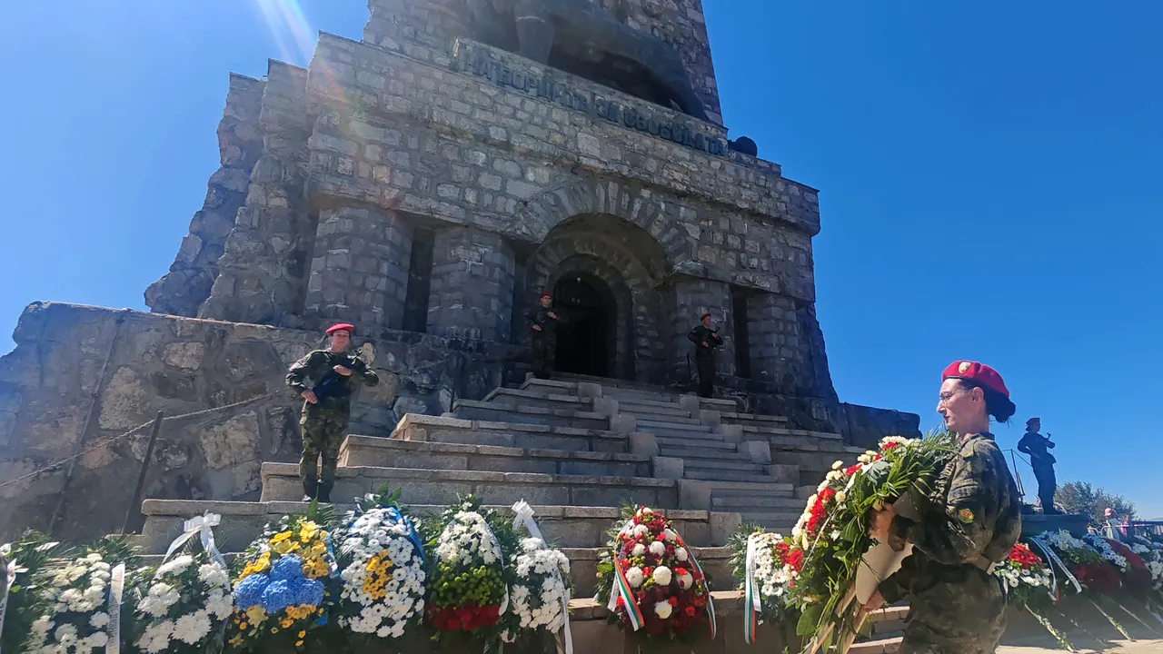 Защо ремонтът на паметника на Шипка все още не е започнал?