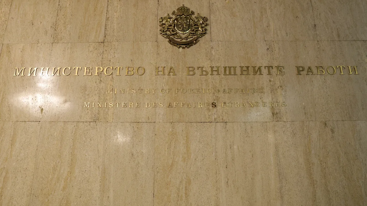 МВнР към българите в Индия: Избягвайте посолствата на САЩ, Израел и Иран