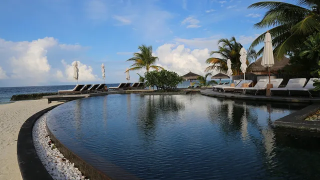 Меден месец по време на война: Станислав и Евелин търсят начин да се върнат от Малдивите