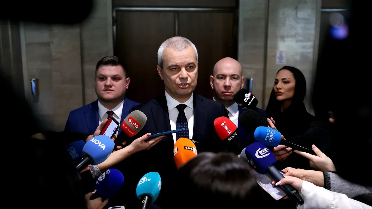 Костадинов поиска „Възраждане“ да води преговори с Иран