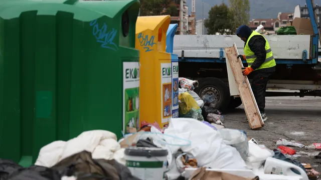 Столичната община подписа договори за чистотата в шест района