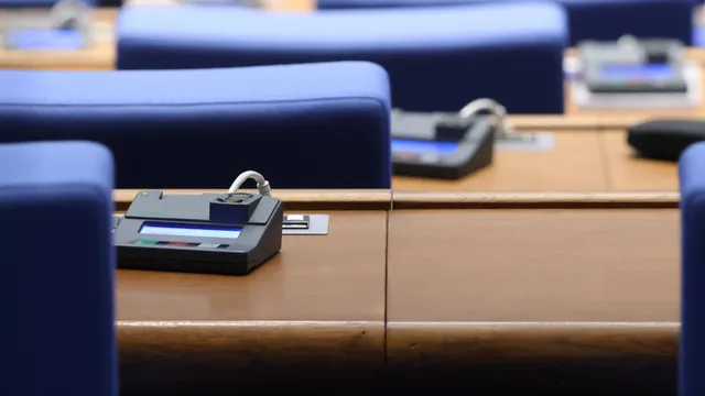 Служебният премиер ще отговаря на въпроси в парламента