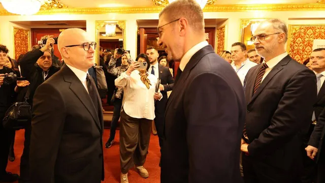 Мицкоски иска Северна Македония да влезе в ЕС „от задния вход“