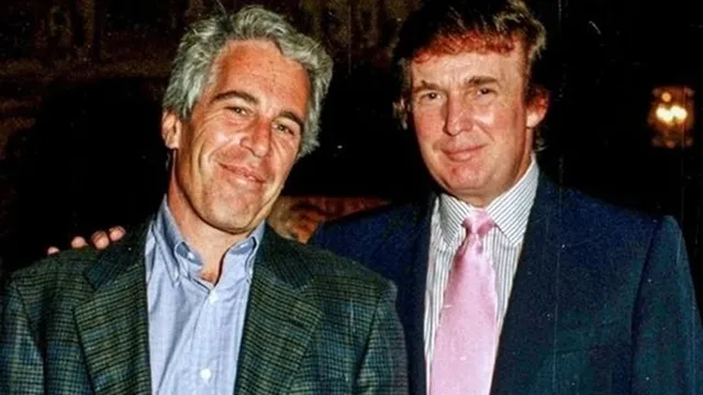 Нови документи по "Епстийн" поставят Доналд Тръмп под съмнение за сексуално насилие