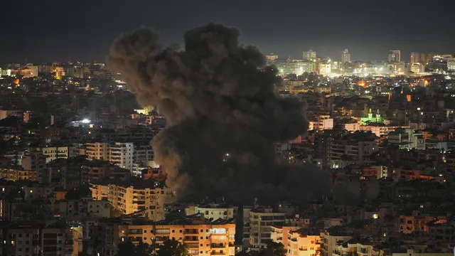 Израел разтърси Бейрут в разрастване на войната