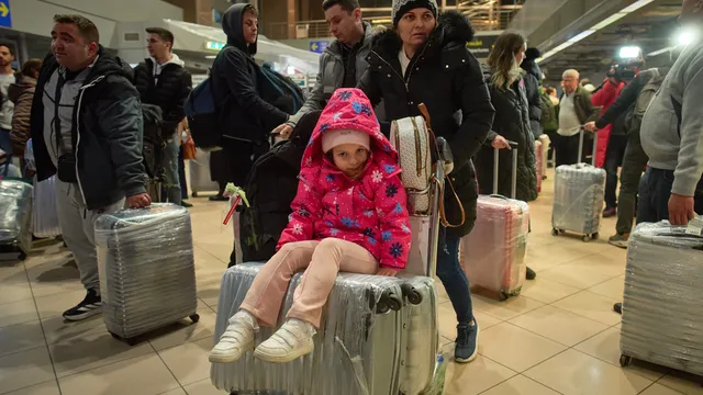 95 деца се завърнаха в Румъния при мащабна евакуация от Оман