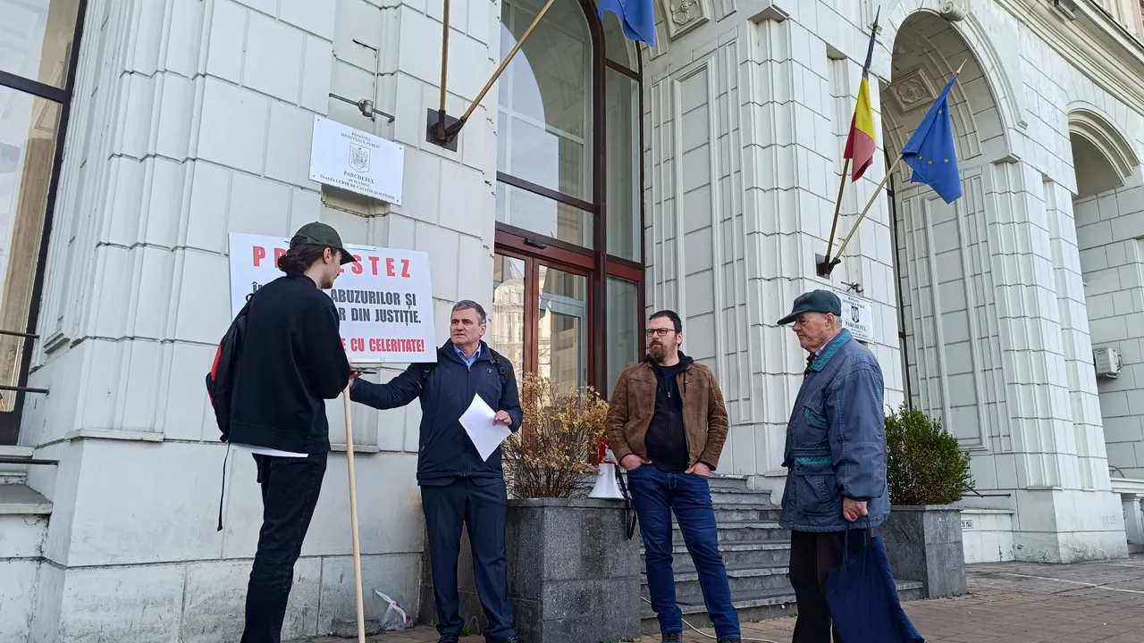 „Искаме неопетнени имена“: протест в Румъния срещу назначения в прокуратурата