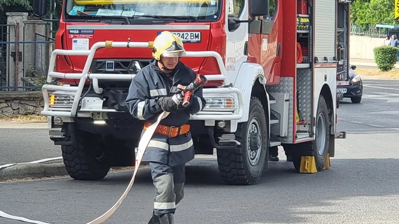 Един загинал и 68 пожара за денонощие в страната