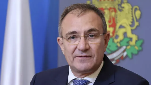 Гуцанов: Военни самолети не бива да са на гражданско летище