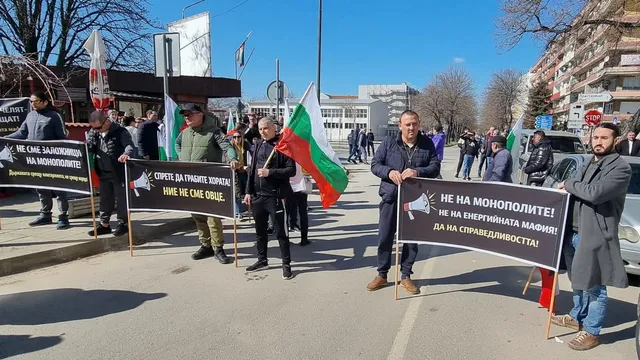 Протест заради високите сметки за ток блокира границата с Румъния