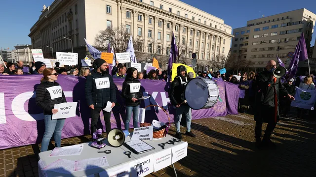 КНСБ готви протести в няколко сектора заради заплатите