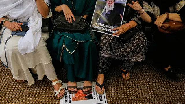 Иран обяви, че името на Хаменей като върховен лидер на страната ще продължи