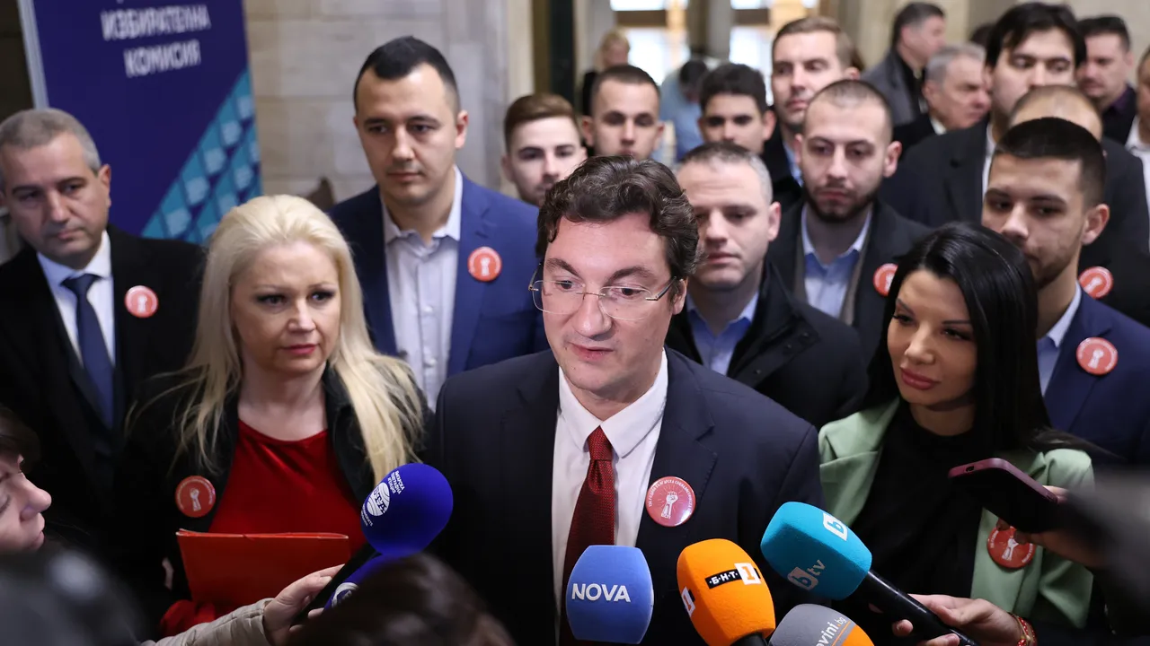 Крум Зарков: Системата на завладяната държава не може да бъде удържана повече